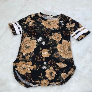 Light orange and light yellow floral pattern